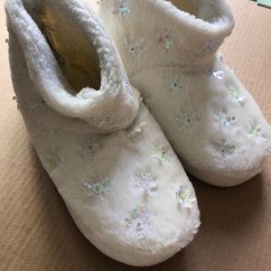 H&M cozy faux sherpa slippers